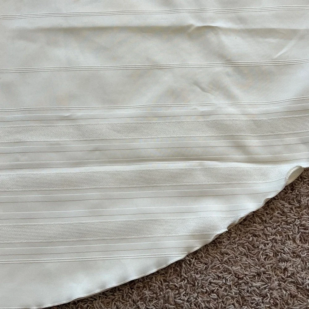 Vintage Round White Striped‎ Tablecloth 70 Inch Circular Textured Damask Pattern